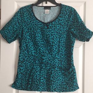 Medium Cherokee scrub top